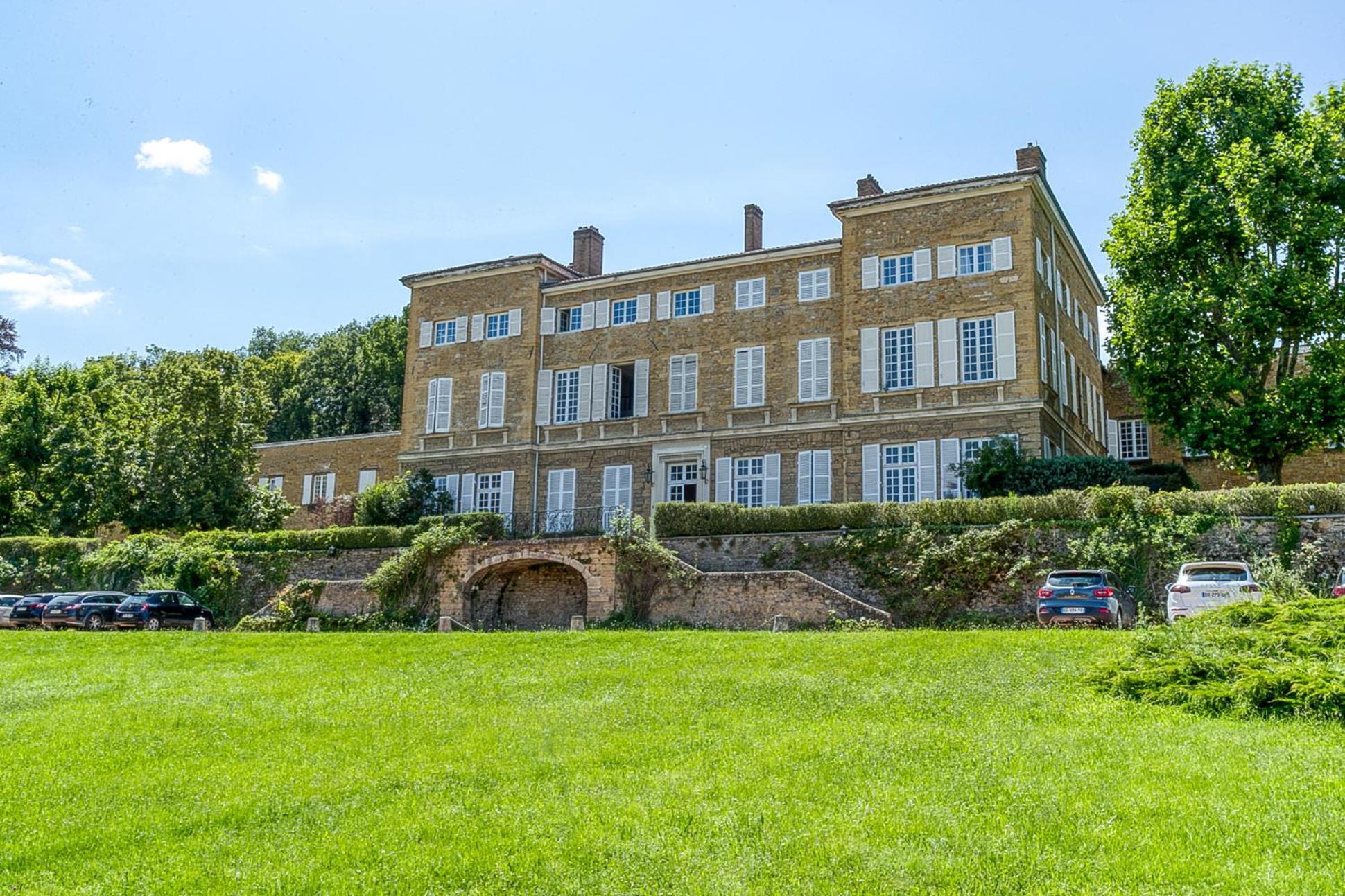 Sejourner Au Chateau De La Roue Grand Appartement Lissieu Екстериор снимка