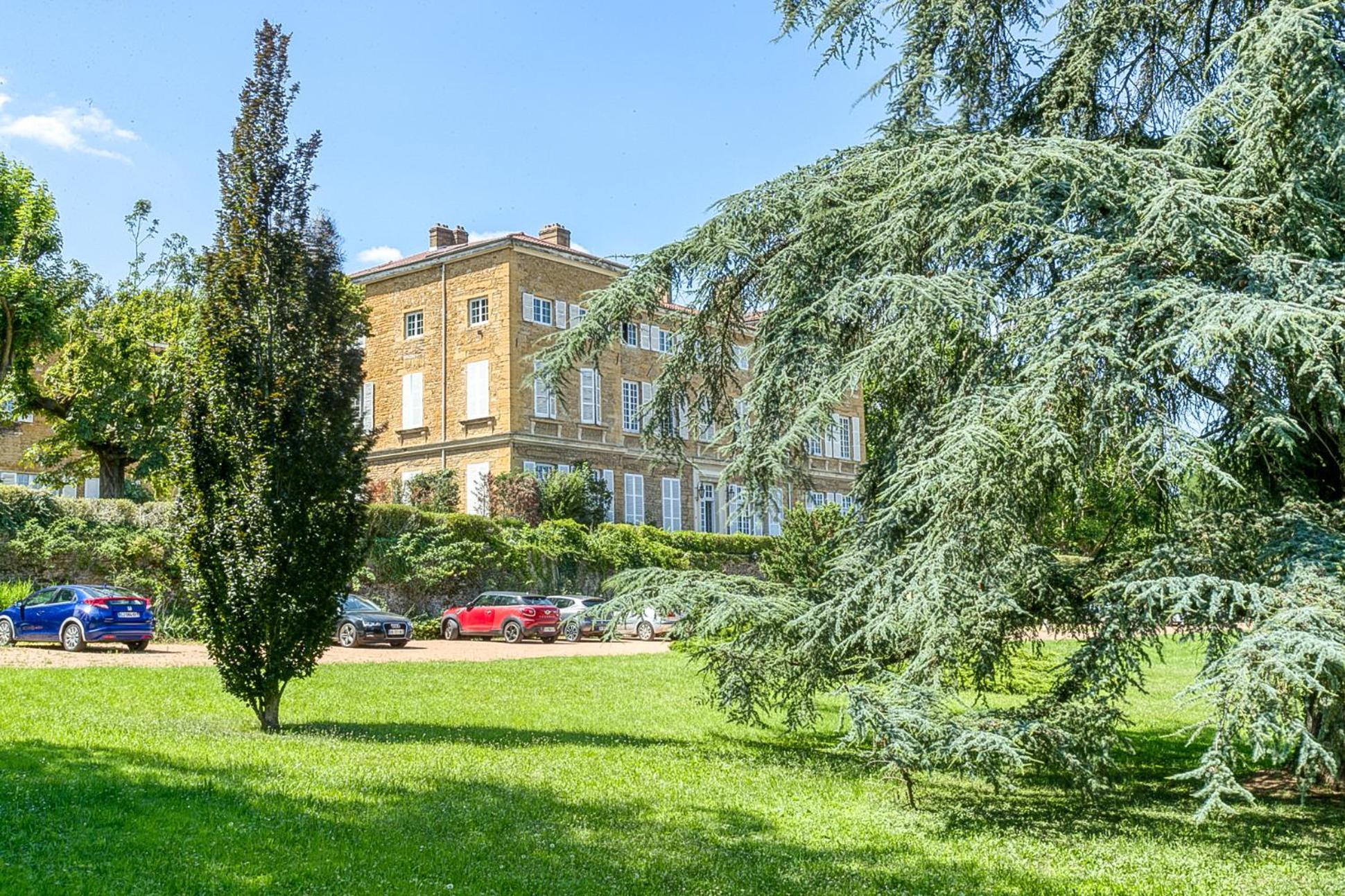 Sejourner Au Chateau De La Roue Grand Appartement Lissieu Екстериор снимка